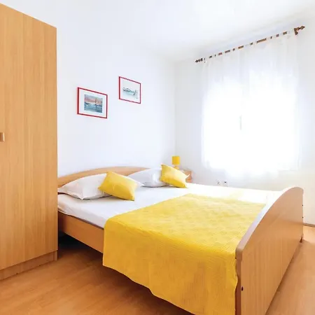 Apartamento Cozy In Okrug Donji With Kitchen *